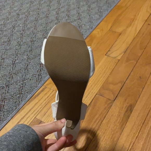 White heels - Picture 4 of 4